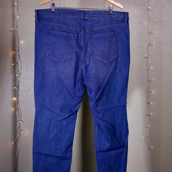 Hi Rise WOW Straight Jeans - Women's Old Navy - Size 20 Plus Size - Picture 2 of 3